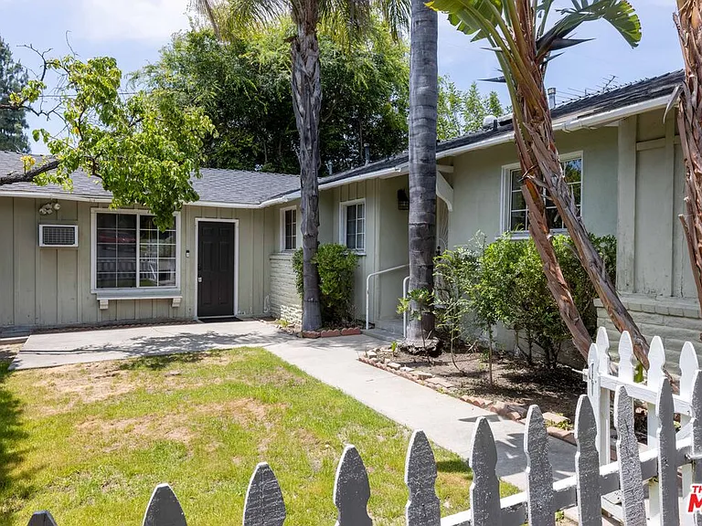 12835 Delano St #A — Photo 15