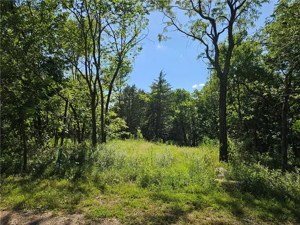 82 Meadowbrook Dr, Linn Valley, KS 66040