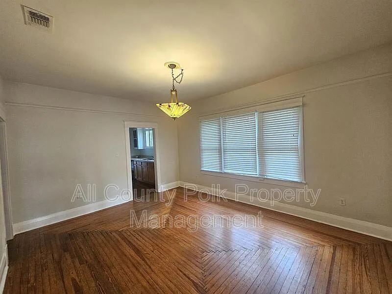 3 bed, 2.0 bath, 1404 sqft, $1,795 — Photo 3