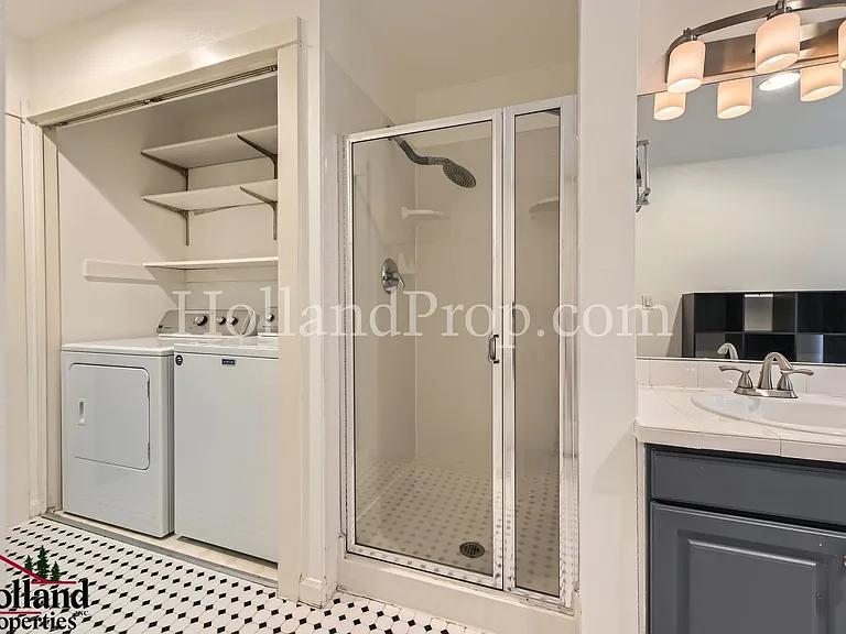 10250 NW Village Heights Dr — Photo 24