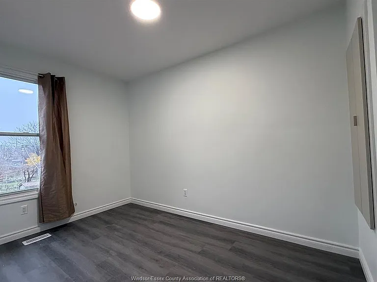 941 Cataraqui St — Photo 30