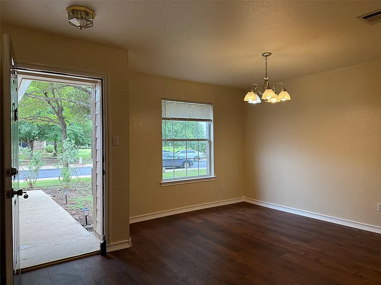 316 Meadow Park Dr — Photo 7