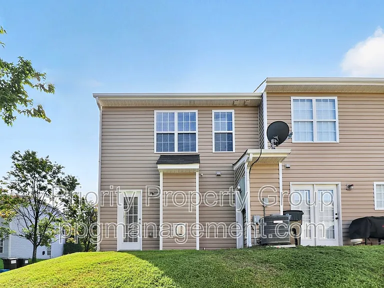 3204 Barons Court Rd — Photo 36