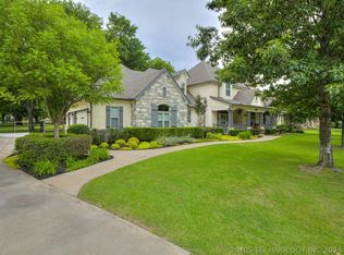7011 Greenbriar Dr, Owasso, OK 74055