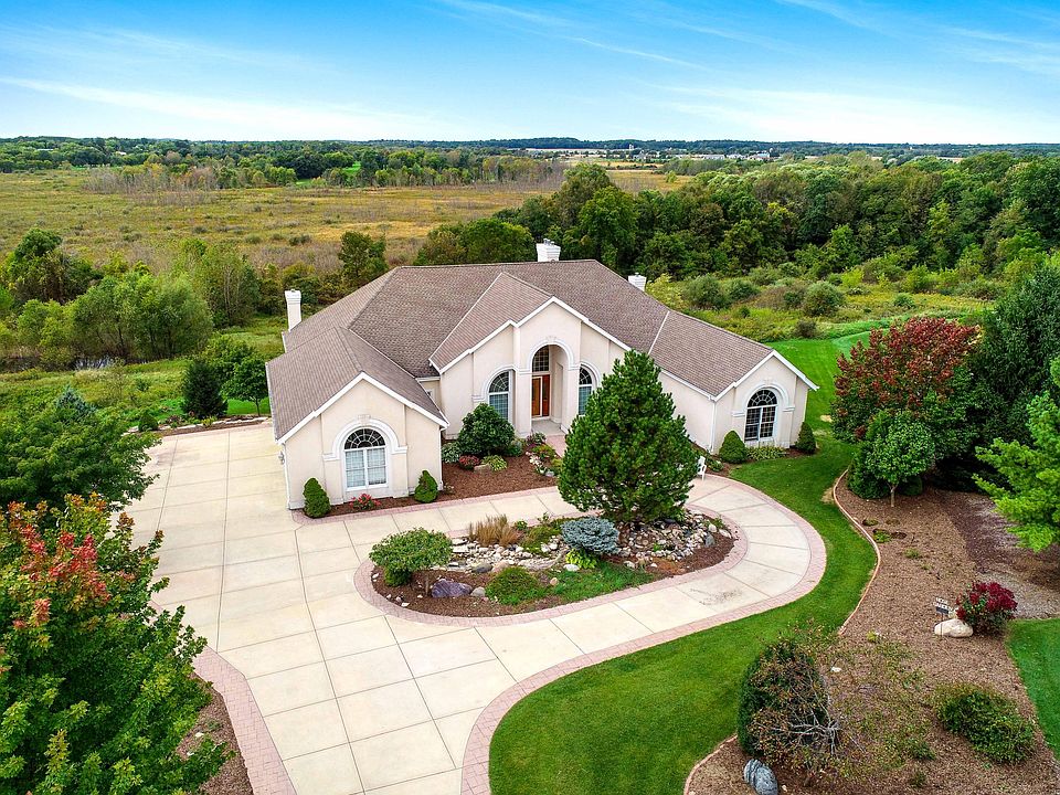 2nd image of N89W25259 Highland Preserve Ct