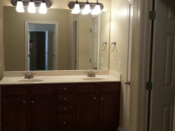 3rd image of 134 Pennystone Cir