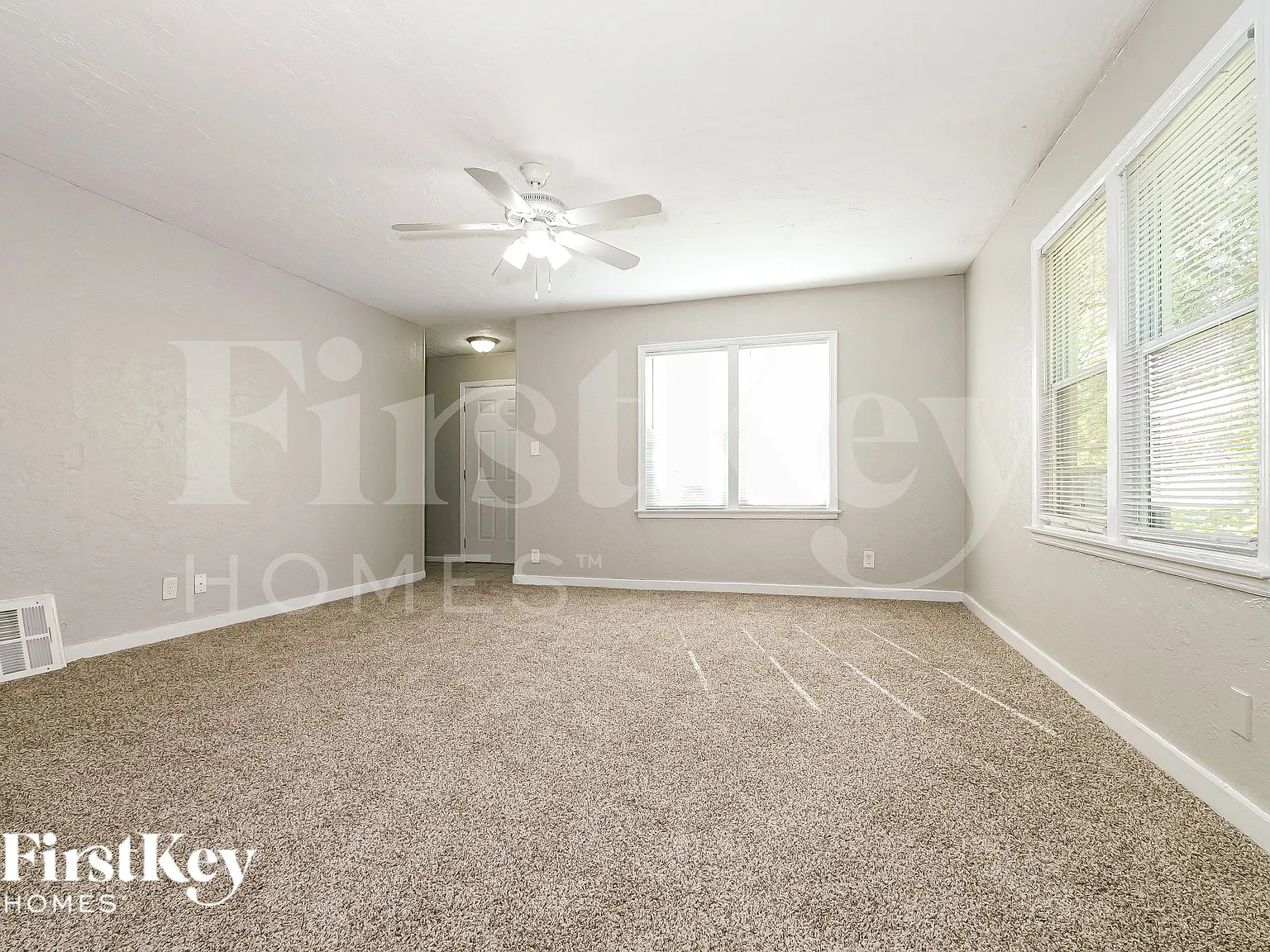 3 bed, 1.5 bath, 1592 sqft, $1,405 — Photo 3