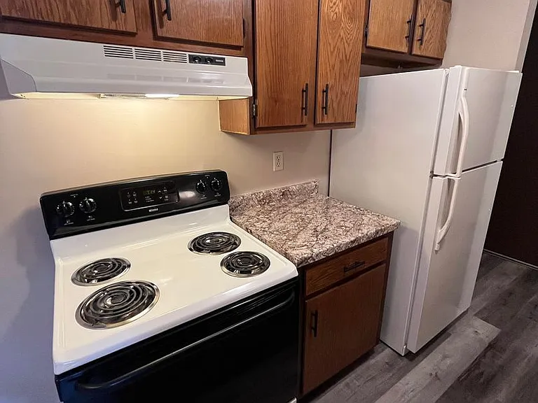 Oakridge Apartments — Photo 43