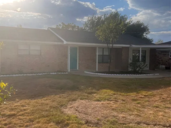 2314 Clow St, Coleman, TX 76834