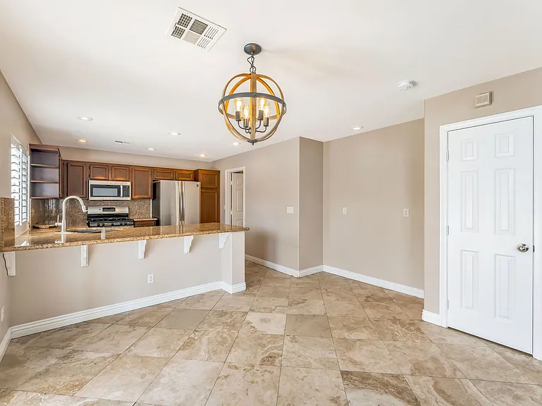10401 Horseback Ridge Ave — Photo 9