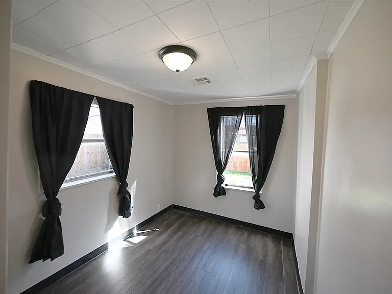 1401 S Lowry St — Photo 15
