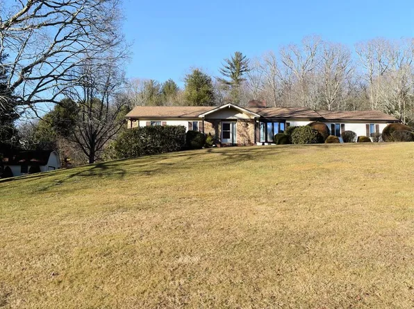 206 Rainbow Dr, Galax, VA 24333