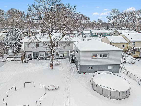 3rd image of 5543 Mick Ave SE