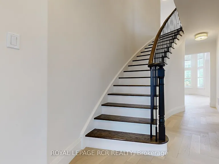 75 Dr George Burrows Pkwy E — Photo 22
