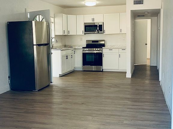 3rd image of 1152 W 22nd St