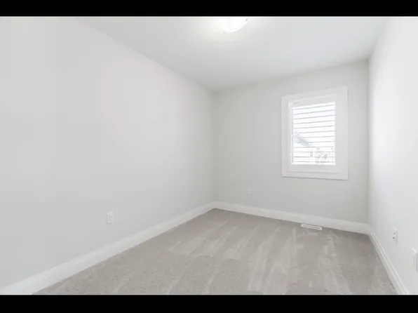 23 Bayberry Ln, Hamilton, ON L0R 1W0