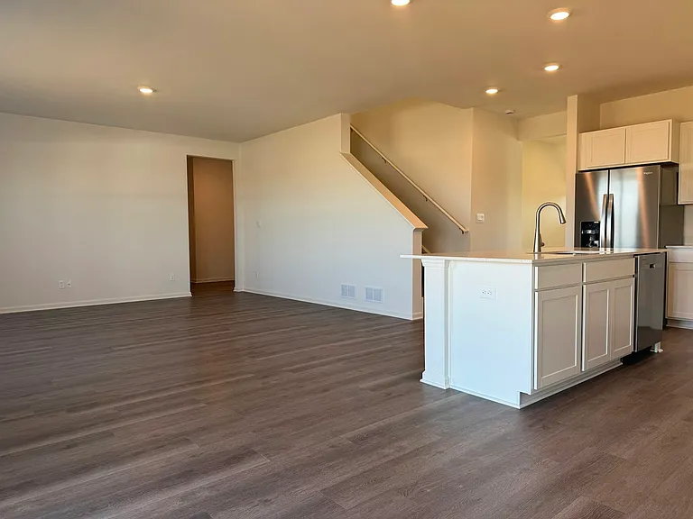 7618 W 103rd St — Photo 14