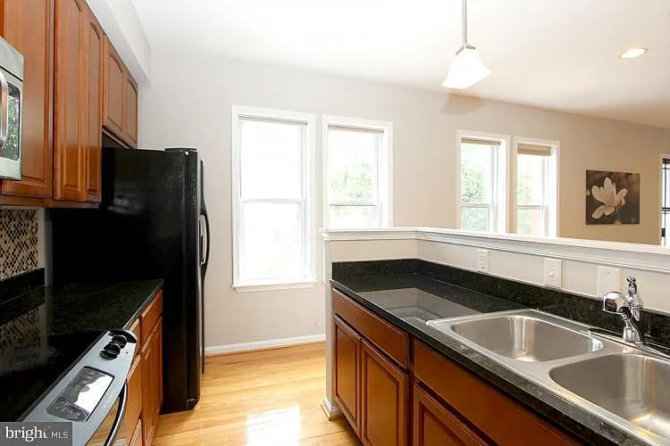 610 Irving St NW #201 — Photo 11