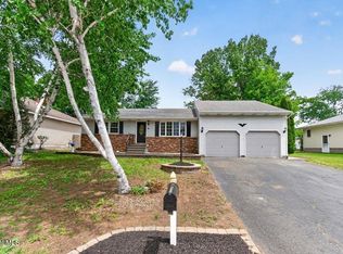 12 Winifred Dr, Albany, NY 12205