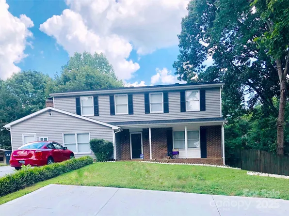 9404 Robert Burns Ct, Charlotte, NC 28213