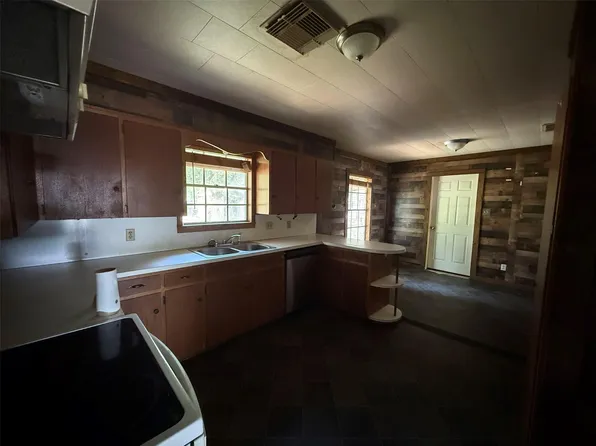 637 S Meyer St, La Grange, TX 78945