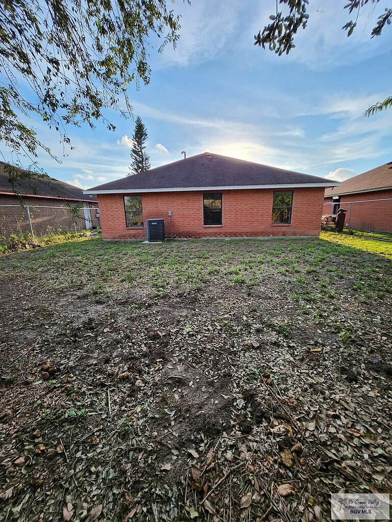 3 bed, 2.0 bath, 1060 sqft, $1,500 — Photo 4