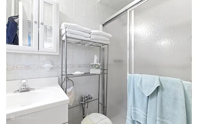 Sold by Douglas Elliman | media 22