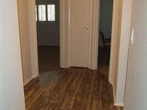 5th image of 233 Pointe Cir N