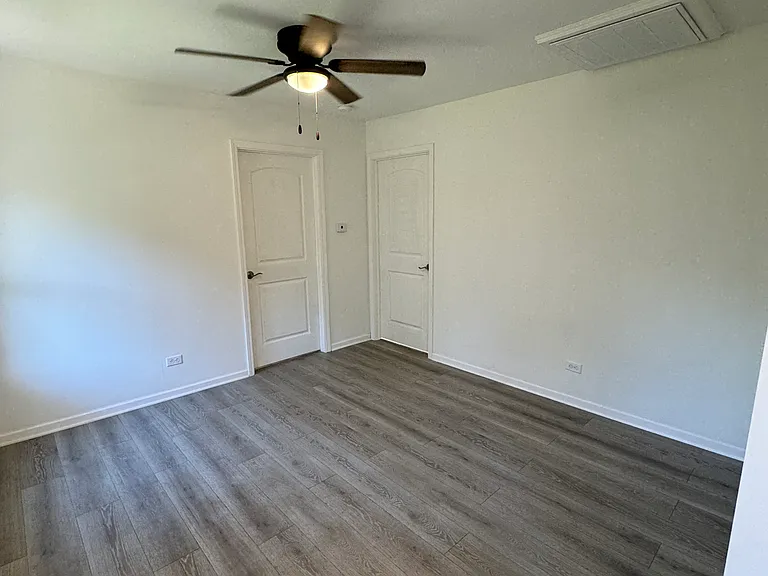115 N Greenfield Ave — Photo 20