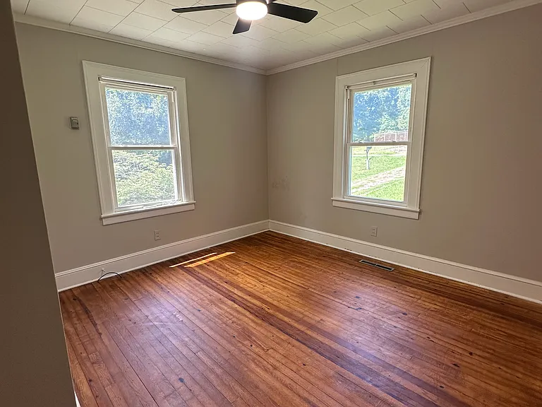 133 Ashland Rd — Photo 5