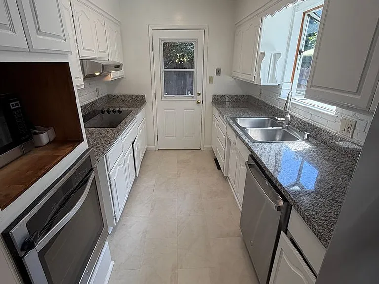 8632 Midfield Way — Photo 9