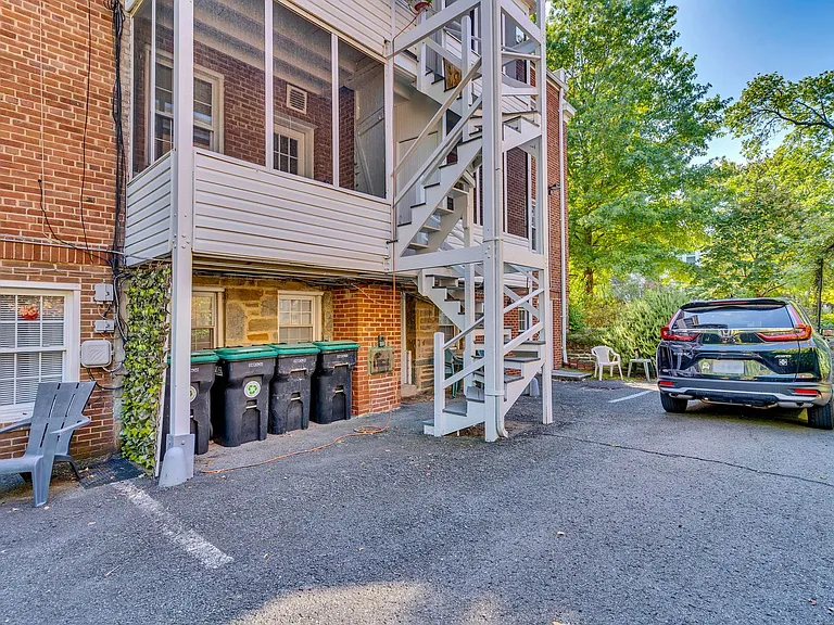 300 Commonwealth Ave #1 — Photo 18