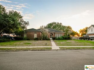103 Woodhaven Dr, Victoria, TX 77904
