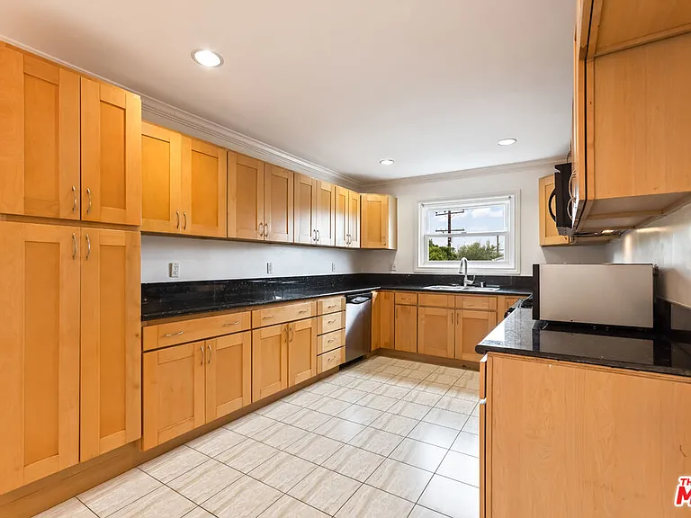 1226 Franklin St #4 — Photo 12