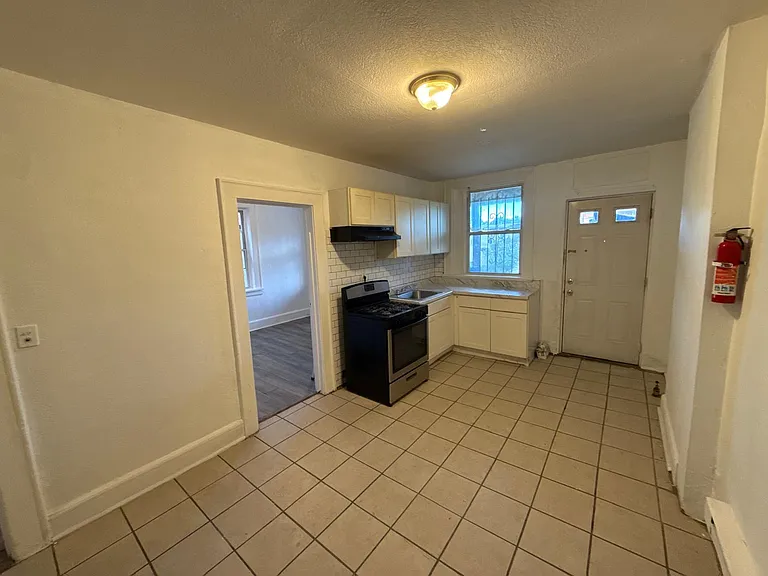 106 S Essex Ave #3 — Photo 3