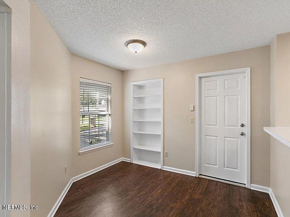 5th image of 325 WILLOW GREEN Drive