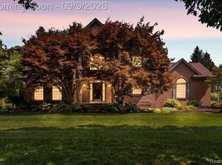 24324 Lynwood Dr, Novi, MI 48374