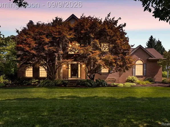 24324 Lynwood Dr, Novi, MI 48374