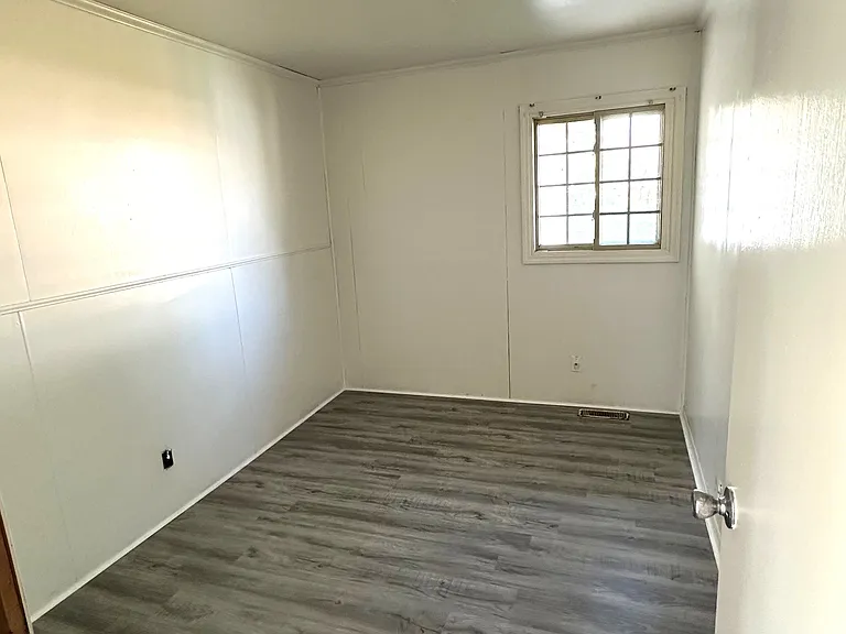 2381 Ghent Ave — Photo 5