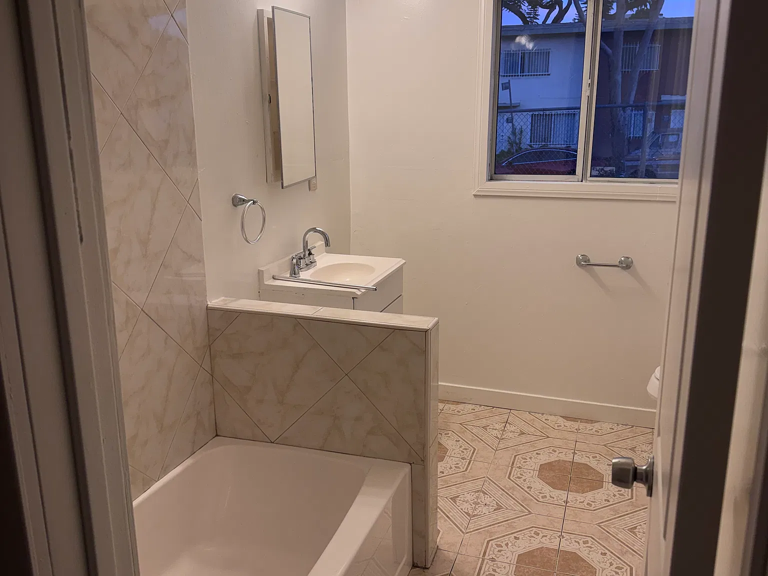 3 bed, 1200 sqft, $3,200 — Photo 1