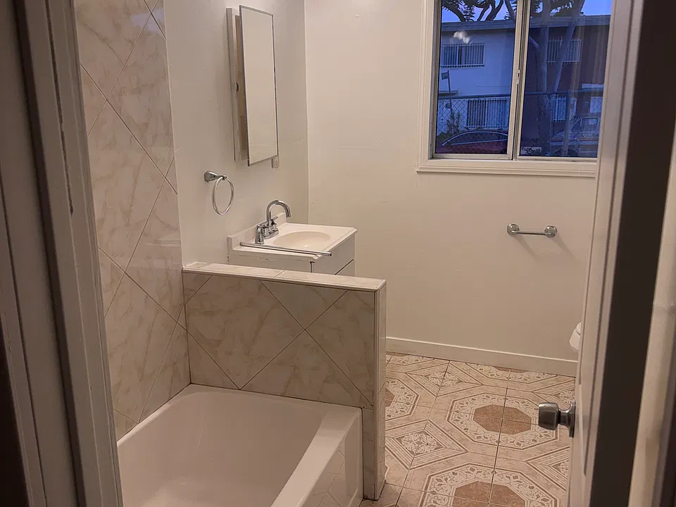 202-204 Santa Cruz Ct