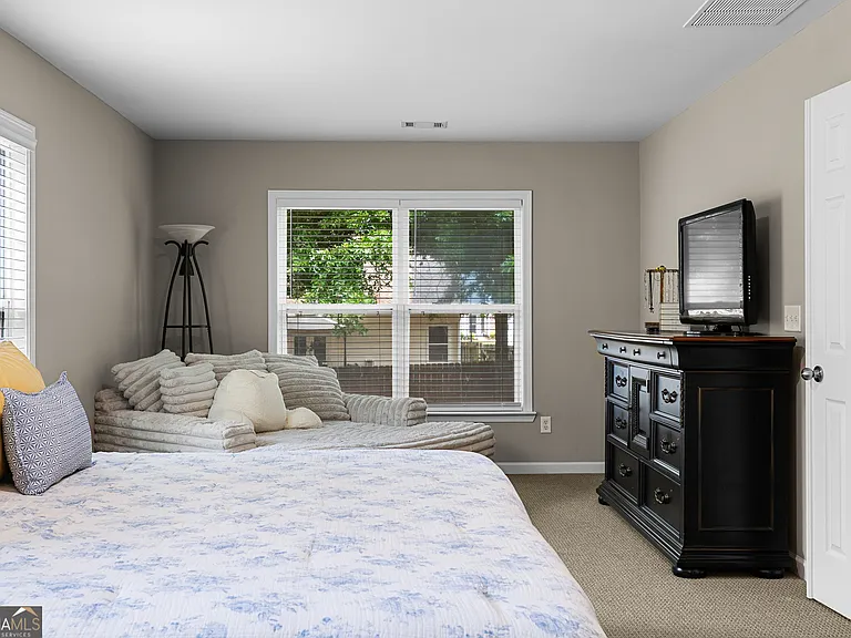 77 Lakeshore Pkwy — Photo 21