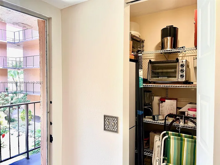 2841 Somerset Dr #215 — Photo 37