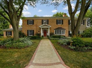 1117 Dunstan Rd, Geneva, IL 60134