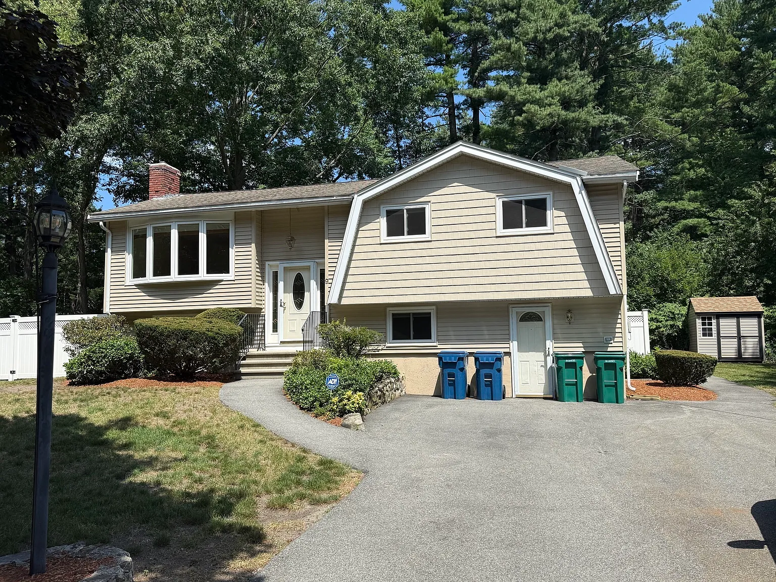 4 bed, 2.0 bath, 2002 sqft, $4,200 — Photo 3