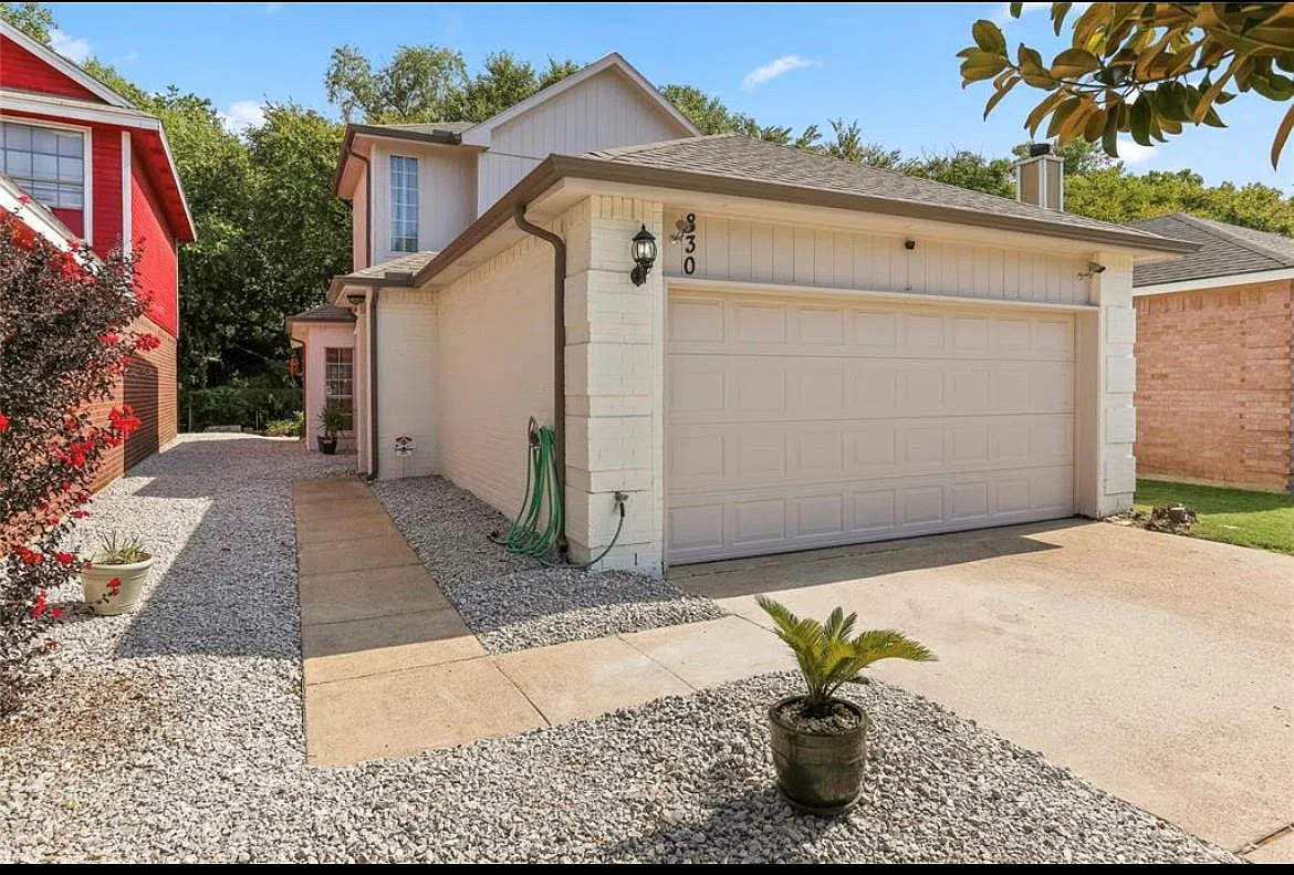 3 bed, 1192 sqft, $2,000 — Photo 1