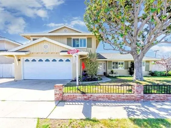 2827 Monterey Ave, Costa Mesa, CA 92626