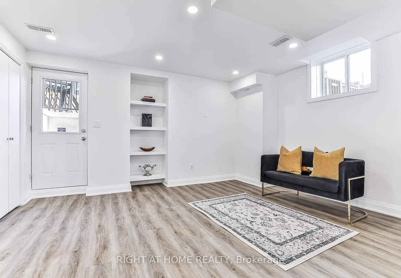 2 bed, $2,300 — Photo 4