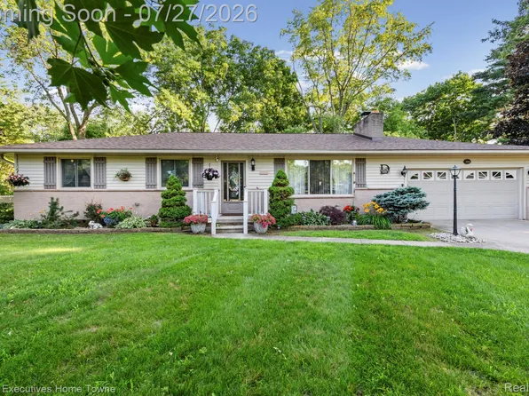 3425 Lomar Dr, Fort Gratiot, MI 48059