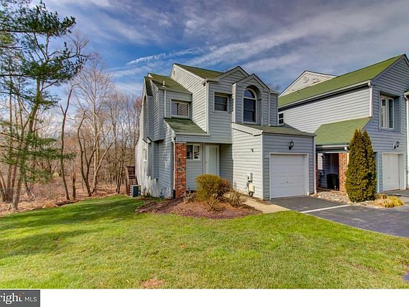 2nd image of 216 Sleepy Hollow Ct